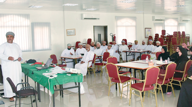 تعليمية الداخلية تنظم لقاء لمساعدي مديري المدارس الجدد