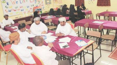 ختام برنامج تنمية المهارات القيادية لمديري المدارس بـ «تعليمية» ظفار