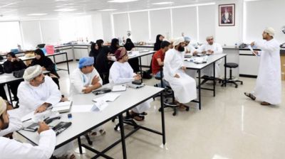 "التربية" تواصل تنفيذ البرنامج التدريبي "STEM OMAN"