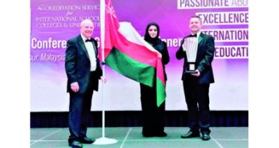 موضي الغيلانية أول عمانية تحصل على جائزة القيادة المتميزة من هيئة الاعتماد البريطانية