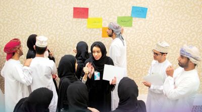 «شباب عمان» يناقش مشروعات الطاقة المتجددة وتطبيقات الثورة الصناعية الرابعة