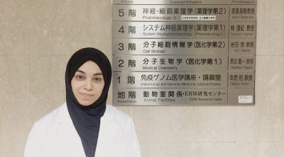 باحثة عمانية ضمن الفريق الفائز بجائزة "نوبل للطب"