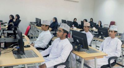 Smartphone application development session held in Nizwa concludes