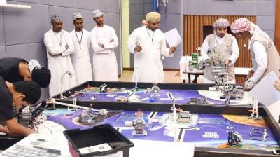 فريق مدرسة الشيخ أبو قحطان الهجاري بطل مسابقة الروبوت ويمثل السلطنة عربيًا