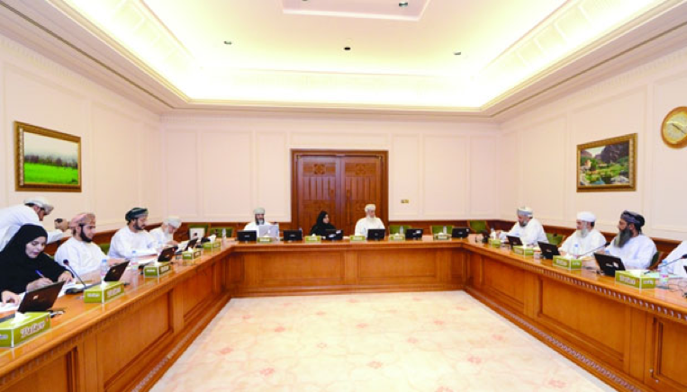 اللجنة الخاصة بدراسة السياسة اللغوية للسلطنة بمجلس الدولة تناقش واقع اللغة العربية
