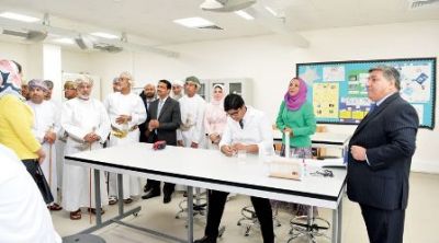 الشيبانية لــ عمان: المختبرات تتوافق مع أحدث المعايير الدولية وتسهم في تعزيز تدريس مواد العلوم