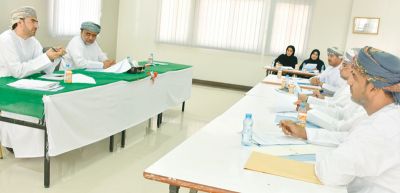 «تعليمية» الداخلية تناقش خطة التعريف بجائزة السلطان قابوس للتنمية المستدامة