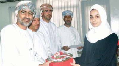 «تعليمية الداخلية» تتوّج بالمركز الأول في مسابقة عمان الرابعة للمناظرات